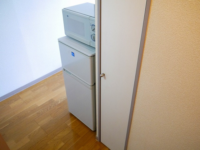 レオパレス冨田Ⅲの設備|コンパクトな収納スペースが助かります。