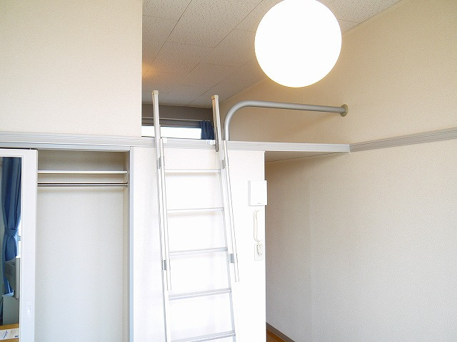 レオパレス冨田Ⅲの洋室|使い勝手のいい洋室です