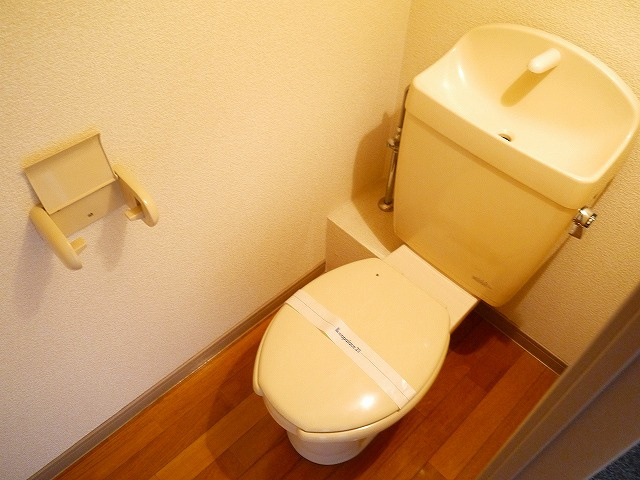 レオパレス冨田Ⅲのトイレ|ゆったりとした空間のトイレです