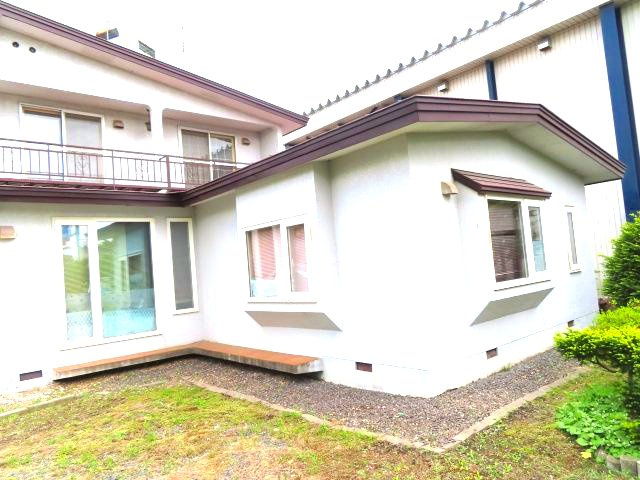 北見市東相内町３１番地１０、３１番地４　中古売家の外観|南側8.5帖洋室部分の外観です。