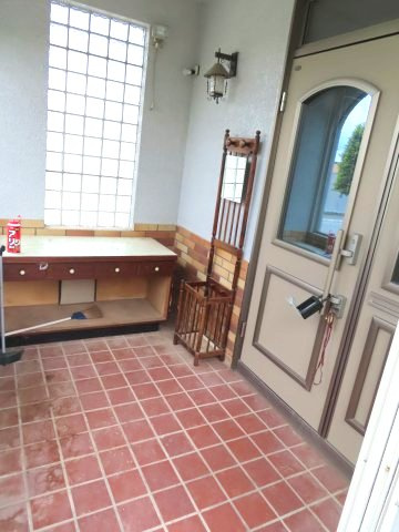 北見市東相内町３１番地１０、３１番地４　中古売家|風除室があるので、寒い季節の冷気侵入防止や、強風時の雨や雪の吹き込みを防ぎ、快適な環境を保てます。風除室は、荷物の一時置き場や収納スペースとしても役立ちます。