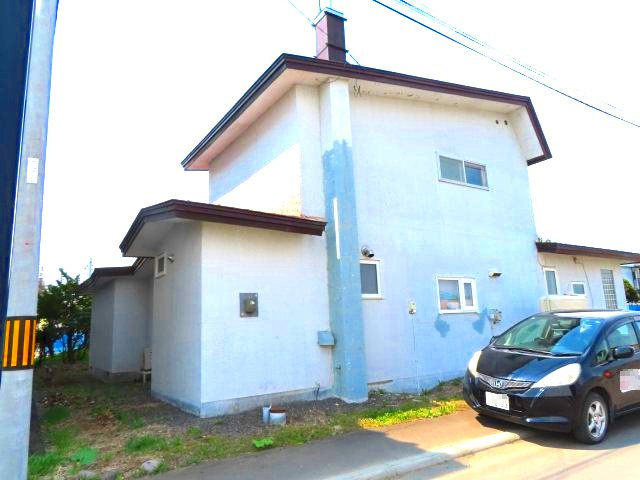 北見市東相内町３１番地１０、３１番地４　中古売家の外観|北側幅員8ｍの接道側の外観です。