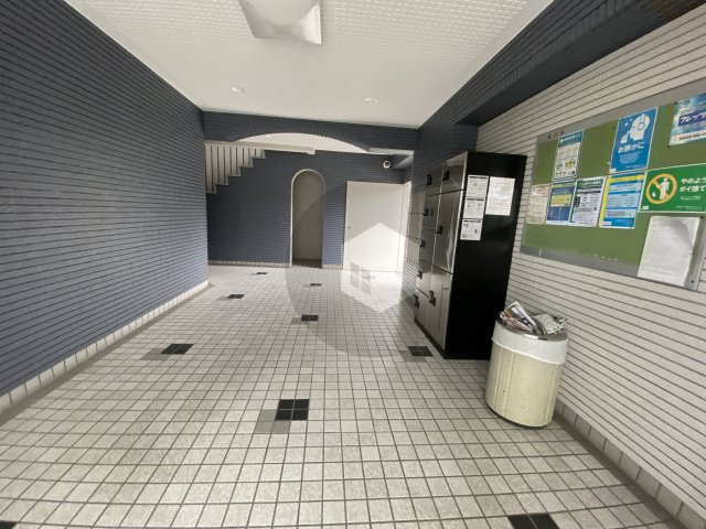 グランドファミリア高井田のロビー