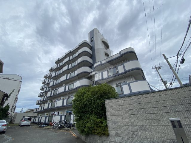 グランドファミリア高井田の外観