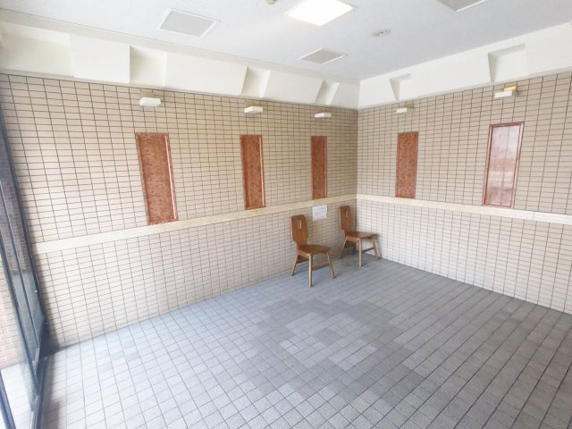 ◆ペット飼育可◆リフォーム済み◆１０階三方角住戸で陽当たり・通風・眺望良好◆デ・リード御所西のエントランス|エントランス