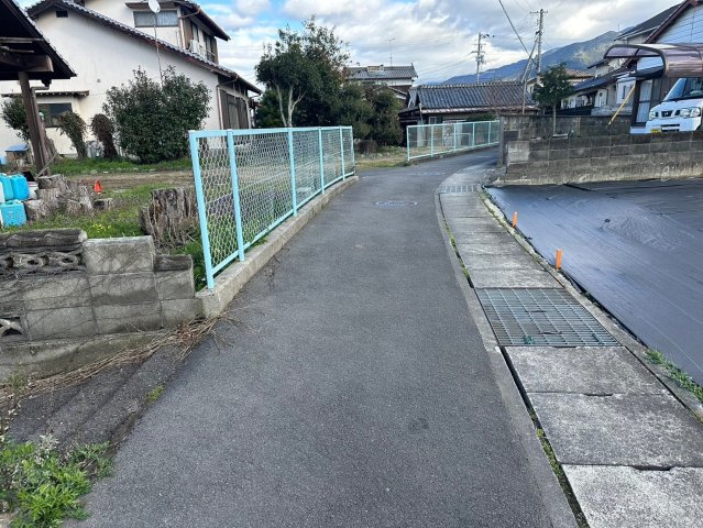 中村1丁目　売土地の前面道路含む現地写真