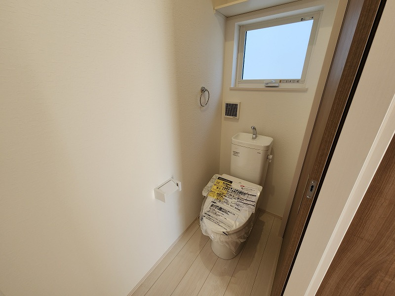 小牧市大字本庄字郷浦　新築戸建　1号地のトイレ|2階のトイレです