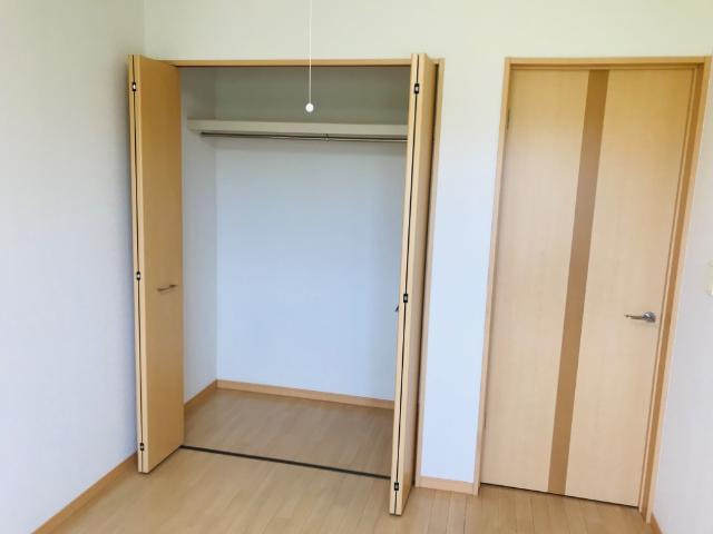 Ｍ・ＭコンフォルトⅡの収納|クローゼット内部