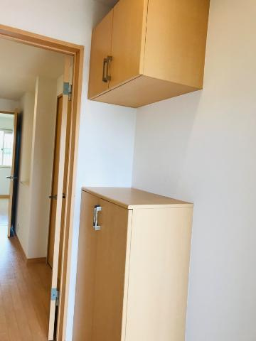 Ｍ・ＭコンフォルトⅡの玄関|上下格納できるシューズボックス