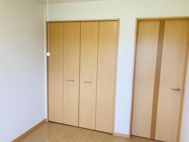 Ｍ・ＭコンフォルトⅡの収納|洋室のクローゼット