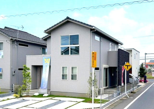 成田市並木町　中古戸建の外観|令和5年11月築　３SLDK+パントリー　オール電化 高気密断熱 家具テラス付き