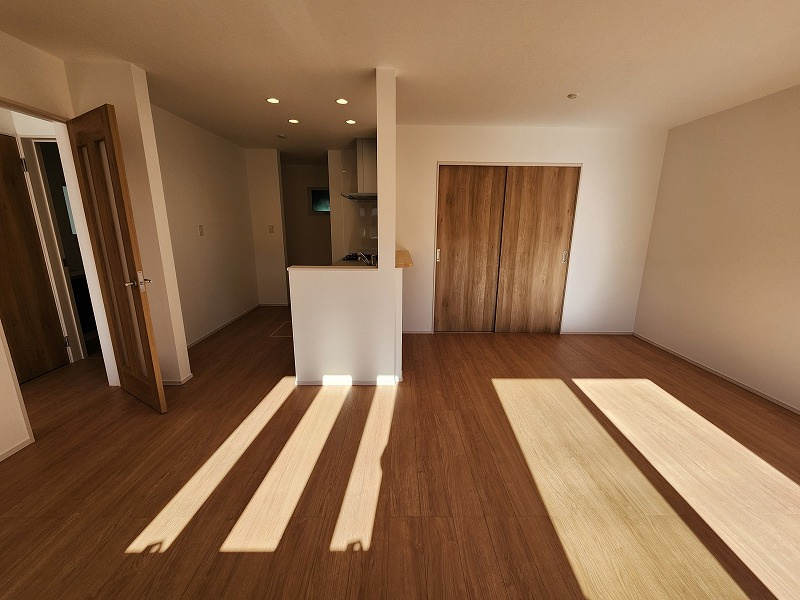 小牧市大字本庄字郷浦　新築戸建　2号地の居間・リビング|こちらのリビングで趣味の時間をお楽しみください