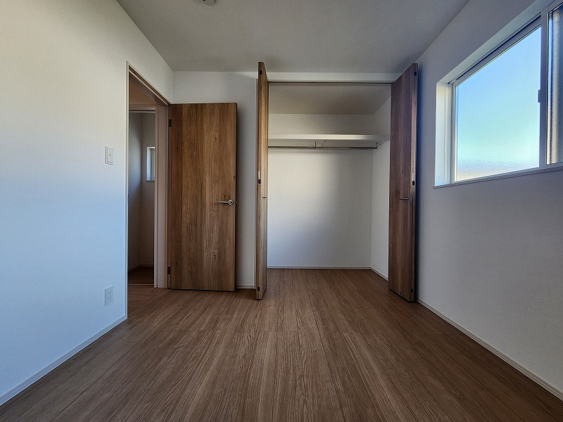 小牧市大字本庄字郷浦　新築戸建　2号地の洋室|明るい洋室です