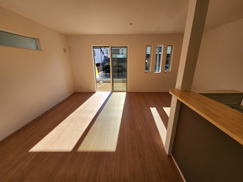 小牧市大字本庄字郷浦　新築戸建　2号地の居間・リビング|こちらのリビングで趣味の時間をお楽しみください