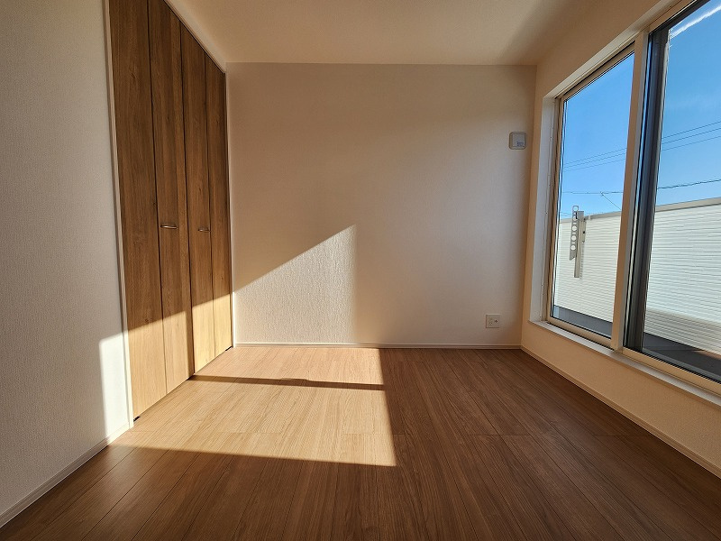 小牧市大字本庄字郷浦　新築戸建　2号地の洋室|個人の部屋や寝室として使える洋室です