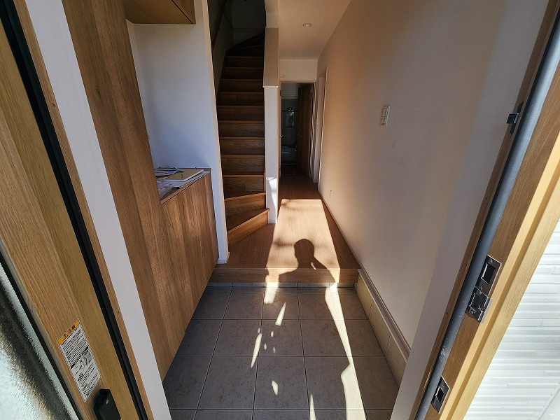 小牧市大字本庄字郷浦　新築戸建　2号地の玄関|ゆったりとした玄関です