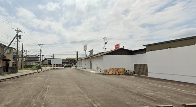 富山市中川原　売店舗　満室稼働中の外観