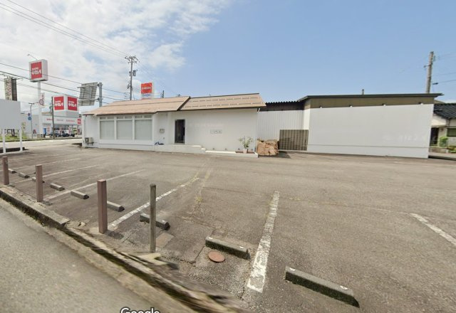 富山市中川原　売店舗　満室稼働中の駐車場