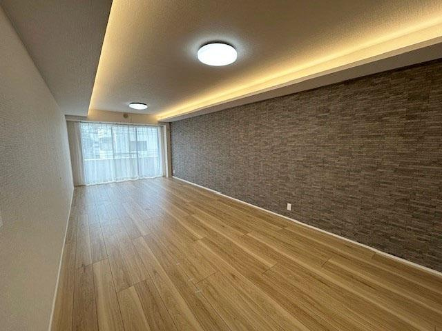 メゾンセゾン落合の居間・リビング|21.6帖と広々としたリビングダイニングキッチンは南西向きで、暖かい日差しが降りそそぎます