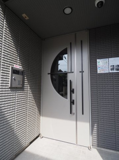 【エントランス】 | オートロック完備でセキュリティ面も安心！