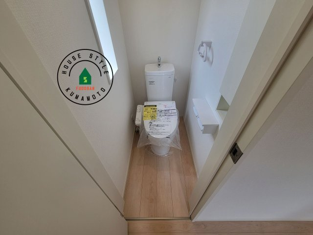 熊本市南区八分字町第14-2棟（2号棟）のトイレ|温水洗浄便座を完備しております。2ヶ所にトイレがあるのは朝の慌ただしい時間も安心です。