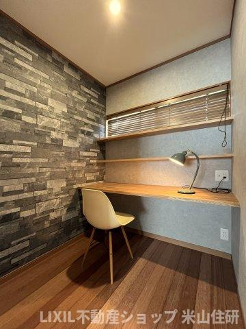 飯野中古再生住宅の洋室|書斎（リモートルーム）