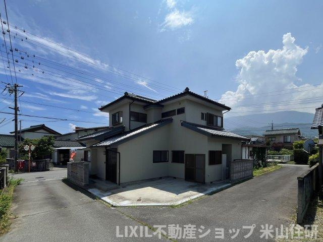 飯野中古再生住宅の前面道路含む現地写真