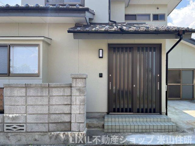 飯野中古再生住宅の玄関