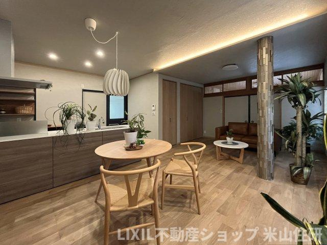 飯野中古再生住宅の居間・リビング