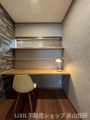 飯野中古再生住宅の洋室|書斎（リモートルーム）