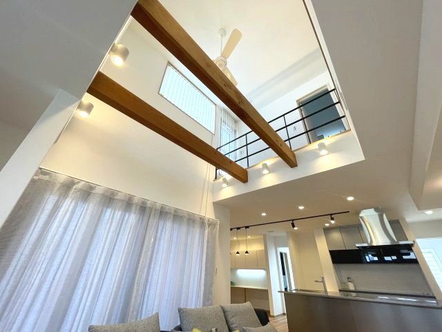 佐伯区八幡が丘1丁目　№28641のその他|リビングは
天井吹き抜けです。