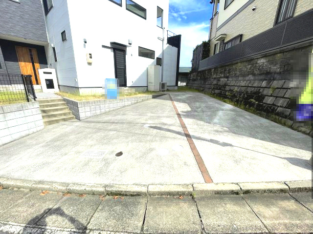 佐伯区八幡が丘1丁目　№28641の駐車場|駐車3～4台
（車種による）