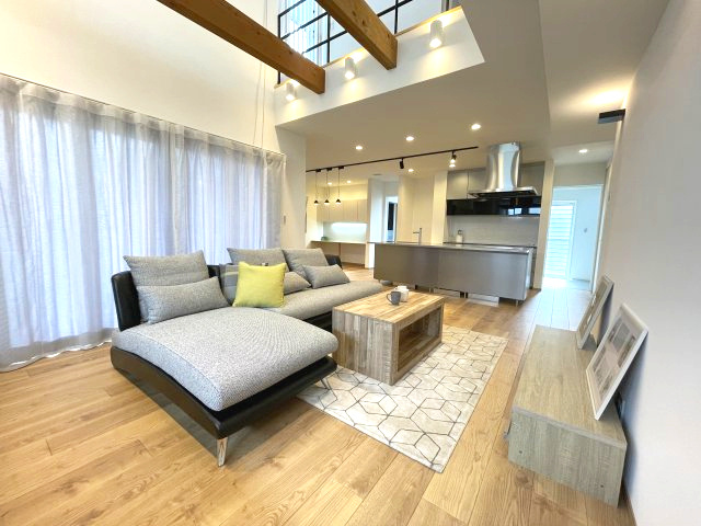 佐伯区八幡が丘1丁目　№28641の居間・リビング|ＬＤＫ２５帖
開放的なゆとりあるリビングです。