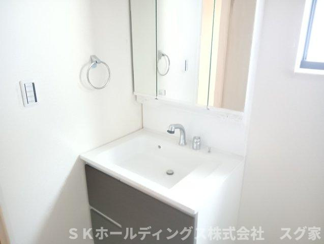 綾部市上延町前田新築戸建て２号棟の独立洗面台