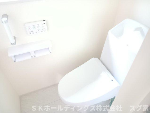 綾部市上延町前田新築戸建て２号棟のトイレ