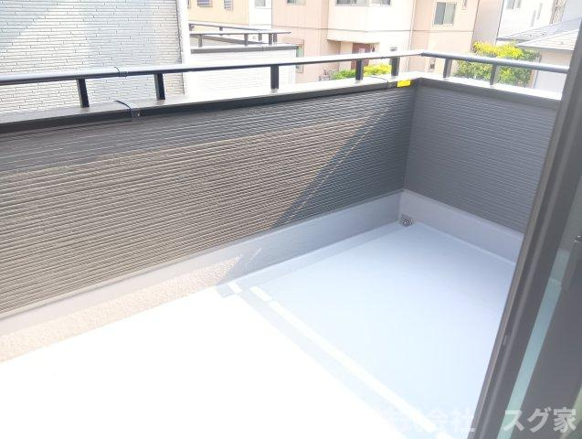 綾部市上延町前田新築戸建て２号棟のバルコニー