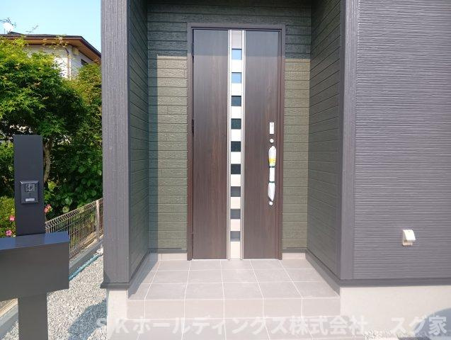 綾部市上延町前田新築戸建て２号棟の玄関