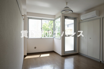 【居間・リビング】 | セントビック津田沼 | こちらのリビングで趣味の時間をお楽しみください