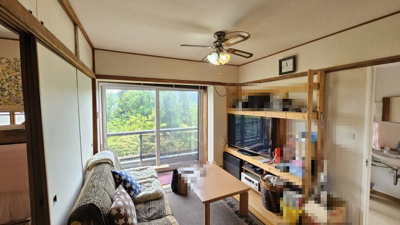 【居間・リビング】 | 第1箱根山マンション | 床暖房が取り付けられています。