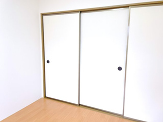 【寝室】 | アムールたかはし　２０５ | 南西　洋室６帖
