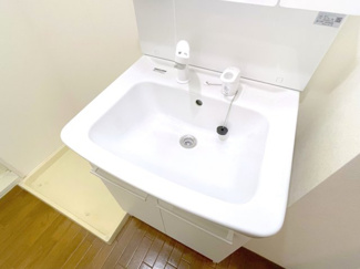 【洗面所】 | アムールたかはし　２０５ | 嬉しい独立洗面台♪

