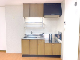 【居間・リビング】 | アムールたかはし　２０５ | 南東　ＤＫ８．２帖
※内観写真は従前契約者が御入居前（２０２４．７）撮影分です