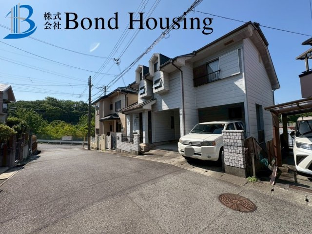 南西向きで陽当り・通風良好　伊川谷町有瀬　中古戸建　築35年の前面道路含む現地写真