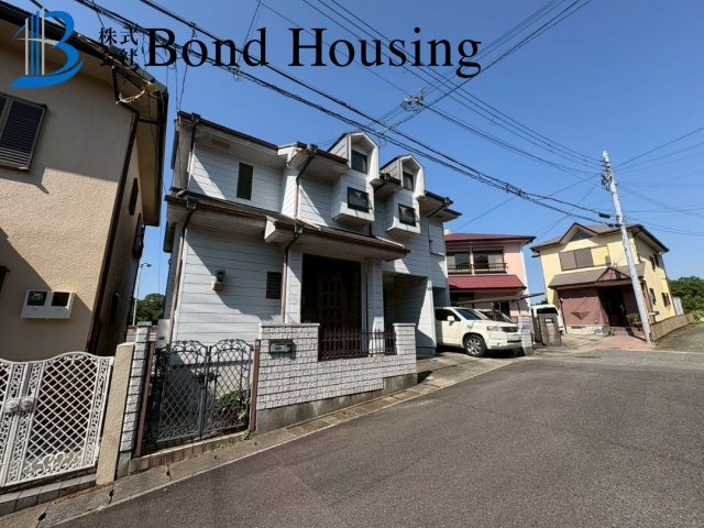 南西向きで陽当り・通風良好　伊川谷町有瀬　中古戸建　築35年の前面道路含む現地写真
