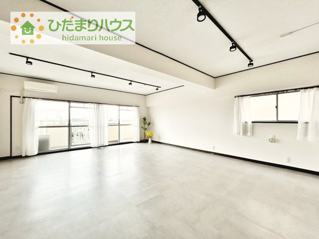 【居間・リビング】 | 天王台ロイヤルマンション | 南向きのリビングではぽかぽかの日差しが感じられます☆彡