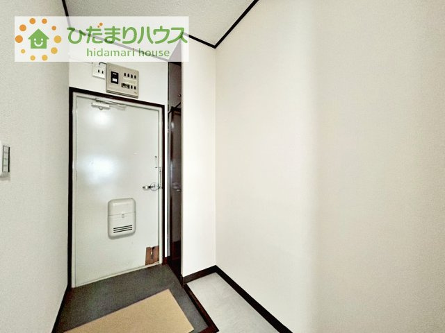 【玄関】 | 天王台ロイヤルマンション | 丁度良い靴箱のサイズ♪これだけあれば家族全員の靴がしまえてスッキリ(^O^)