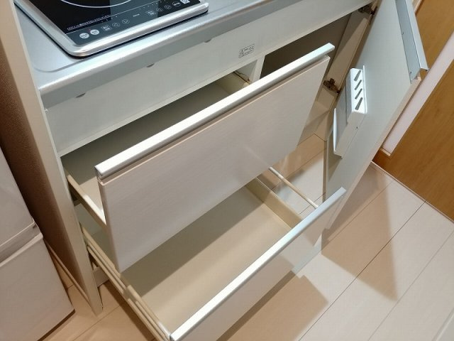 クレイノ三木ＳＫの内装|キッチン収納