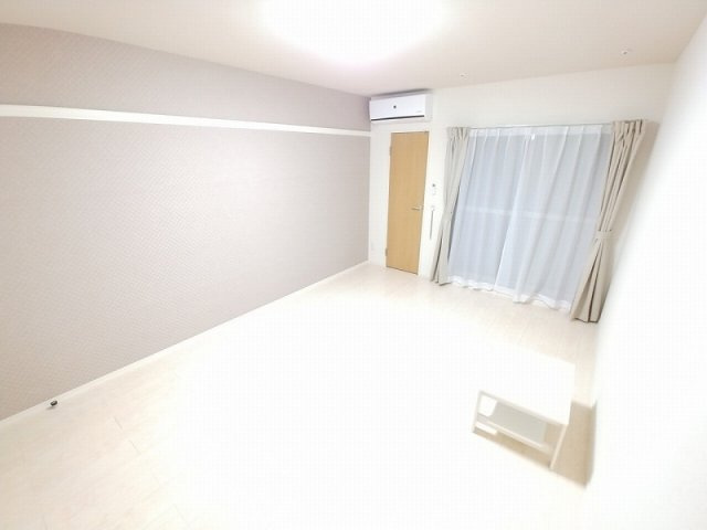 三木市大村のアパートの居間・リビング|居室