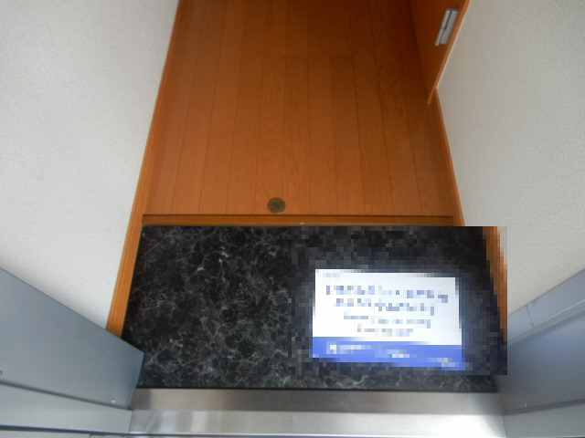 神戸市垂水区高丸４丁目のアパートの玄関