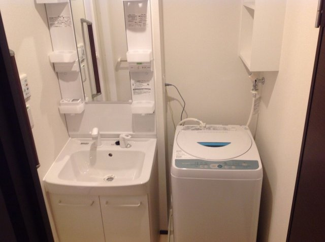 三木市志染町中自由が丘２丁目のアパートの内装|洗面所シャワーヘッド付